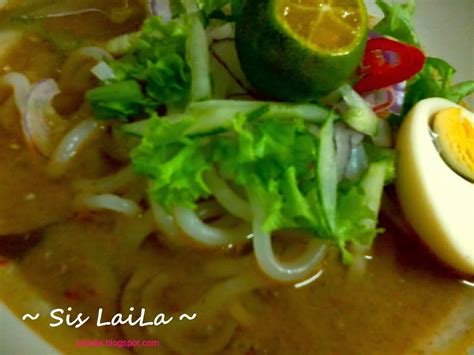 It is located at the downstream of kangsar river where it joins the perak river, approximately 25 km (16 mi) northwest of ipoh, perak's capital, and 98 km (61 mi) southeast of george town, penang. Sis LaiLa: Laksa Kuala Kangsar..