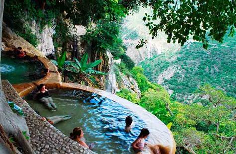 It's one of the most photographed places in mexico for its beautiful natural formations and the peculiar blue color of the water. Grutas de Tolantongo: 30 tips que te van a servir ...