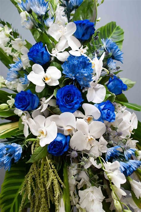 Blue And White Standing Spray Sf374 In Claremont Ca Sherwood Florist