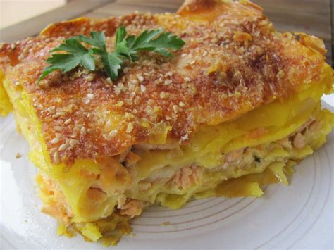 Le lasagne alla bolognese sono un primo piatto tradizionale della cucina emiliana a base di ragù di carne, sfoglie di pasta all'uovo uno dei passaggi fondamentali della lasagna alla bolognese è il ragù. La Cucina di Pucci: Lasagne gialle di pesce