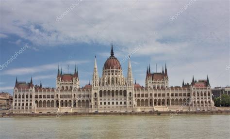One of the best views in the city is free | photo by gettingstamped.com. Vue de la partie pest de la ville de budapest, le ...