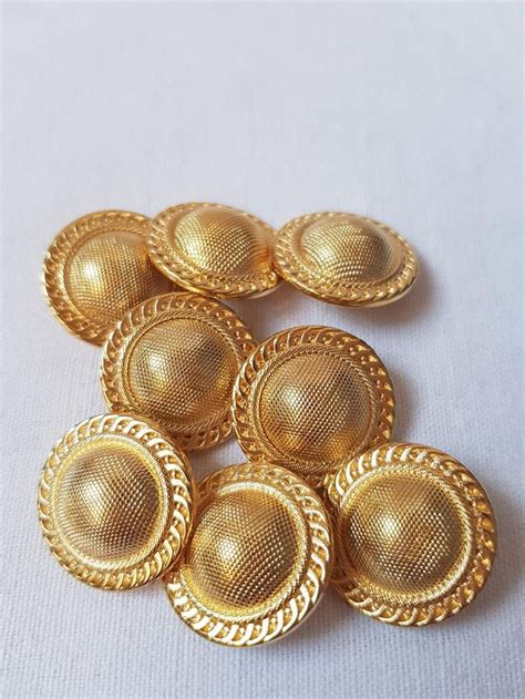 Gold Metal Vintage Buttonsdecorated Buttons Round Etsy ハンドメイド ブローチ