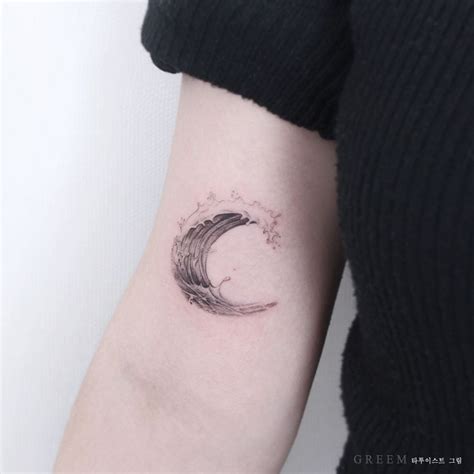 38 Elegant Moon Tattoo Designs For Women 2022 Xuzinuo Page 30