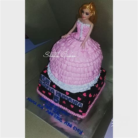 Kek princess frozen (elsa) versi pkai tudung. ~ShiLLa CaKeS HoUse~: Kek Birthday Barbie Doll