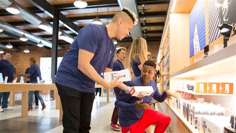 There's an area where the ceiling snows on you. Apple Williamsburg opens in Brooklyn on Saturday - Apple