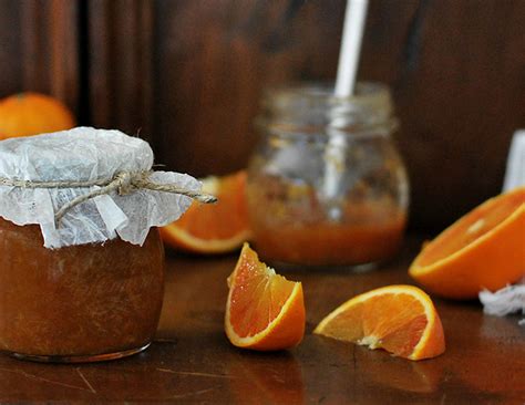 Questa marmellata mette tutti d'accordo, è molto fresca e non particolarmente dolce, ideale da essere consumata sul pane con un velo di burro. Marmellata di Arance e Limoni con Buccia Anti Spreco