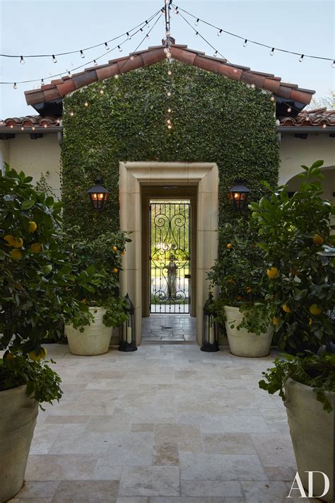 Today i show you around in a house tour. Khloé and Kourtney Kardashian Realize Their Dream Homes in ...