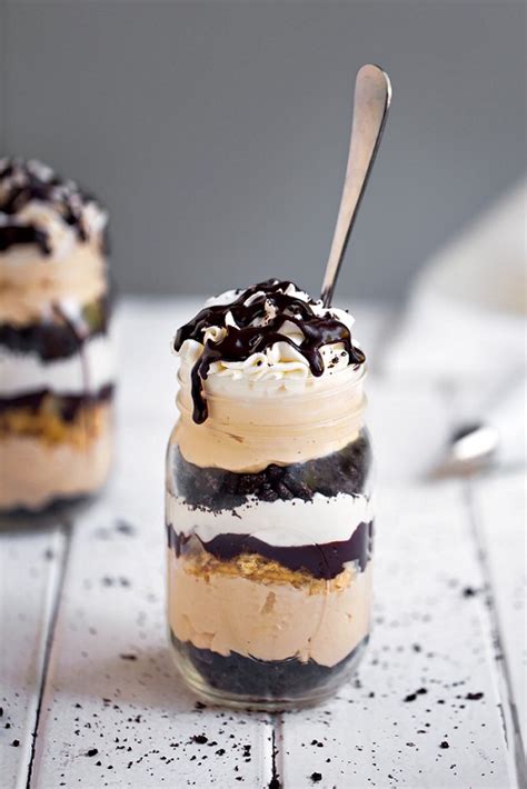 You can't have a happy holiday without dessert. 21 Christmas Desserts in A Jar To Try - Cathy