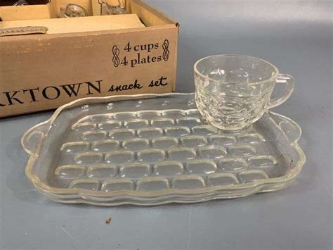 Vintage Federal Glass Company “yorktown” Snack Set 4 Cups And 4 Plates In Original Box Coastal