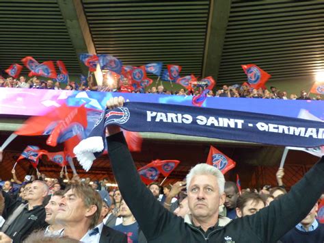 Der gästetorjäger hat das verwaiste tor vor sich, doch es. Paris SG vs Troyes - zájezd na Ligue 1 - Sportsen.cz