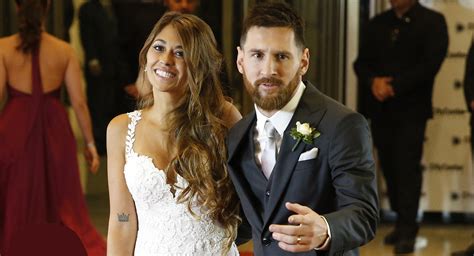 Lionel Messi Y Antonella Rocuzzo Esperan A Su Tercer Hijo Revista Caras