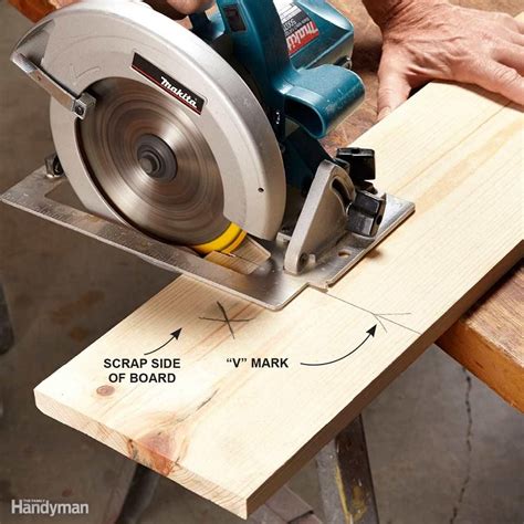 Well i tried using a hand saw to cut a piece of plywood, but instead of getting it cut at 90 degrees to it keeps the wood from splintering, and it helps guide the saw. How to Use a Circular Saw — The Family Handyman
