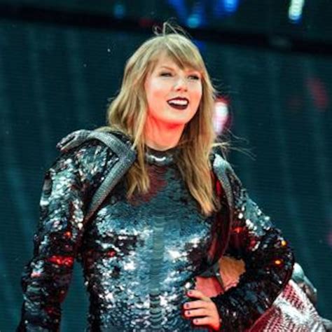 Taylor Swift Talks Surprise Ama Performance E Online