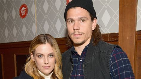 Riley Keough S Husband We Re New Parents Newsday