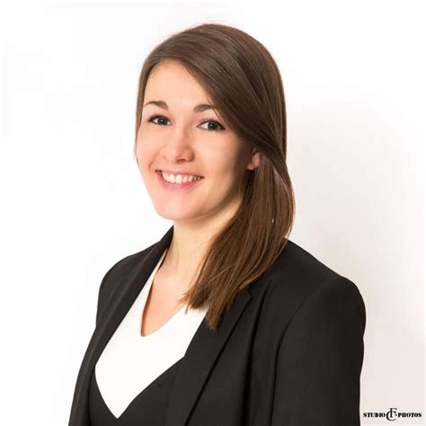 Mettre sa photo sur son cv est une question qui revient régulièrement. Photo professionnelle pour CV, réseaux sociaux et portrait ...