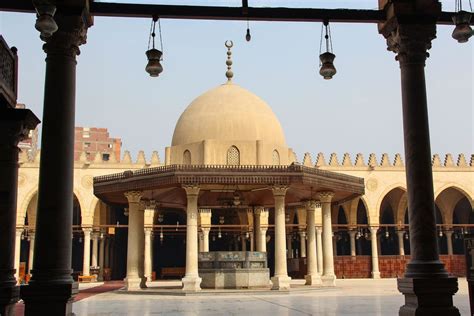 مسجد عمرو بن العاص الأول بمصر وأفريقيا والرابع في الإسلام الرحالة