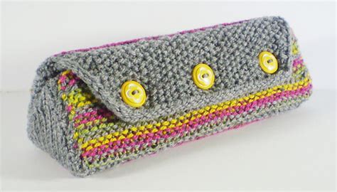 If it's original, striking or unusual and it's knit and the pattern is free, it wants to live here. Ravelry: The Toby Case pattern by Frankie Brown
