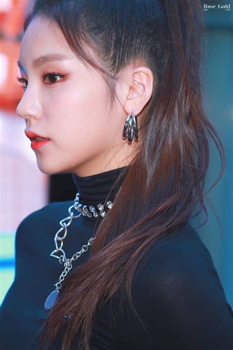30+ Photos Of ITZY Yeji's Perfect Side Profile That Proves Every Angle ...