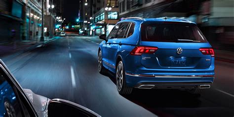 2021 vw atlas 3.6 sel 4motion w/captain's chairsdeep black exterior/titan black leatherette interior. 2021 Volkswagen Atlas vs. 2020 Tiguan | Price, Seating ...