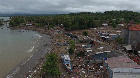 More Than 400 Dead In Indonesian Tsunami As Residents Warned To Remain