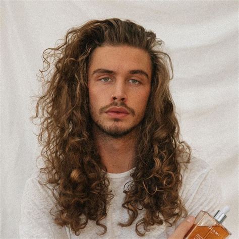 Pin By Minh Tam Tang On Mens Hairstyles Curly Men Haircut Curly
