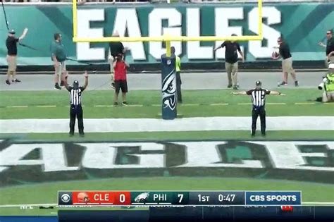 Refs Hilariously Give Mixed Signals On Field Goal Attempt In Browns