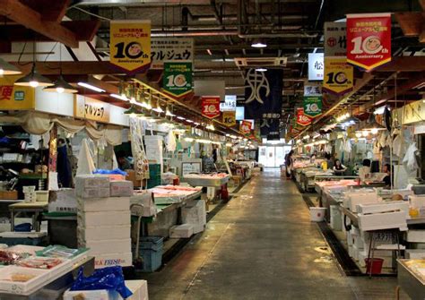The site owner hides the web page description. 昼下がりも買い物客で賑わっていた「秋田市民市場」 : ワンコイン的食べ歩き生活。