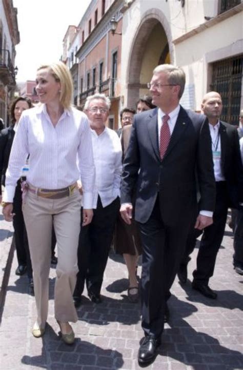 Bettina und christian wulff hatten im märz 2008 geheiratet, im juni 2010 trat er sein amt als präsident an. Dass Bettina Wulff ein Tattoo trägt, wissen wir. Meist ...