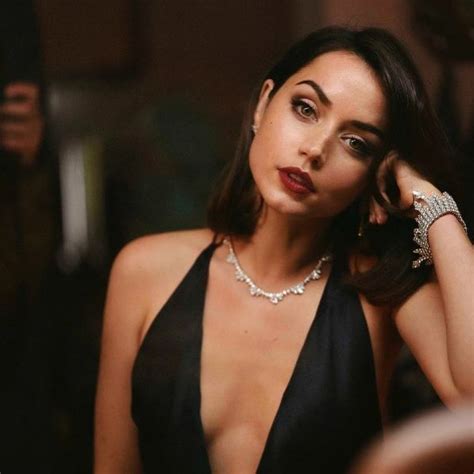 Ana de armas found herself in a familiar setting while filming no time to die, the 25th instalment of the james bond franchise. La cubana Ana de Armas es la 'Chica Bond' que no estaba ...