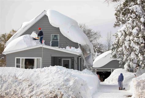 Buffalo Bears The Brunt Of Heavy Snow In New York In Pictures New