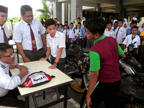 Diy.hasil analisis menunjukkan bahwa sebagian untuk bisa tertib di jalan raya, pengguna jalan. SMK DATO' HAJI MOHD SAID, KUALA TERENGGANU: MAJLIS ...