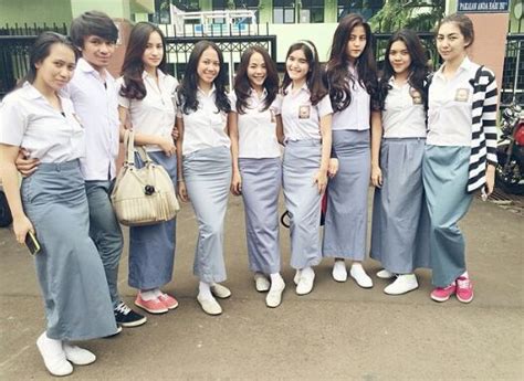 Tik tok hot indo cewek cantik video viral jilbab sma terbaru bergelantungan seperti pepaya. tren baju sma 2k15: BAJU SMA KEKINIAN