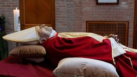 Benedicto Xvi Ya Reposa En La Cripta Del Vaticano La Verdad Noticias