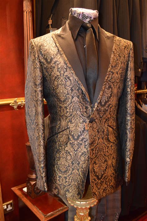 Luxury British Tailoring And Menswear Designer Suits For Men Prom