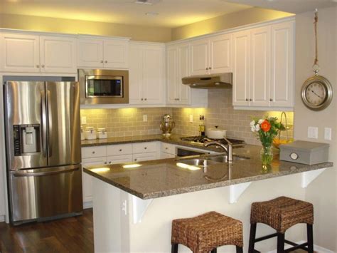 A small space is often difficult to carry all the functions of a kitchen, so it needs a more smart use of the space. cool 60 Amazing U Shaped Kitchen Ideas with Peninsula http ...