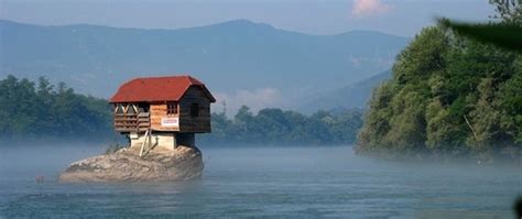 Trova recensioni e valutazioni dei clienti reali o scrivi la tua recensione. La casa sul fiume Drina, in Serbia - Il Post