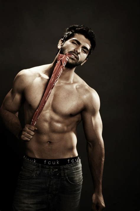 Hot Body Shirtless Indian Bollywood Model Actor Taaha Shah