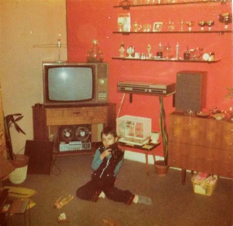 30 Amazing Photos Capture People In Living Rooms In The 1970s ~ Vintage