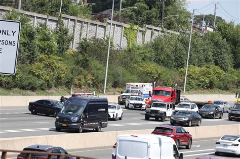 Crash Monday On Staten Island Expressway Injures 2 Slows Traffic To A