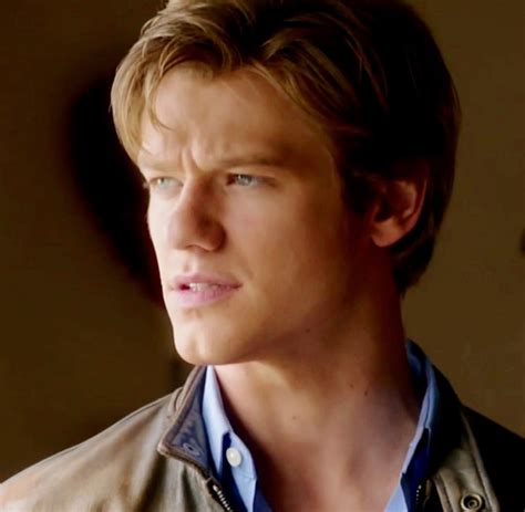 Lucas Till As Angus Macgyver In 1x15 Magnifying Glass In The Macgyver Reboot Lucas Till