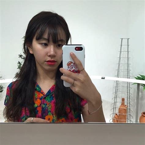 she s perfect doing the mirror selfie 💞 onceselcaday me as a girlfriend mirror selfie kpop