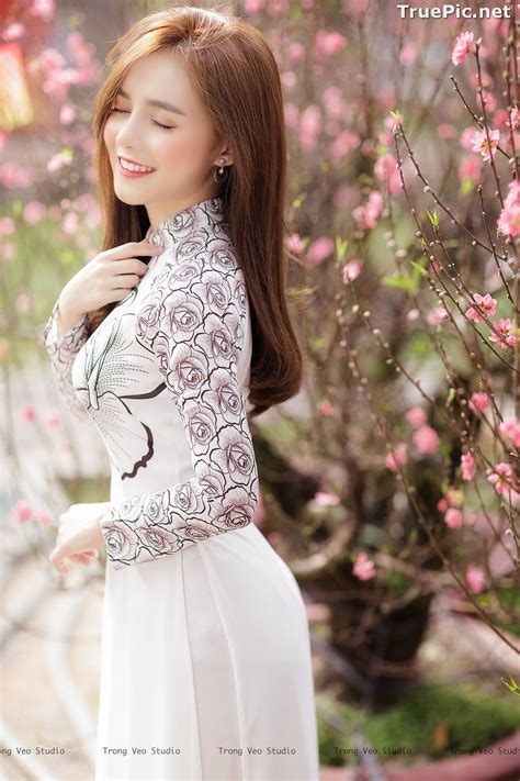 The Beauty of Vietnamese Girls with Traditional Dress (Ao ...