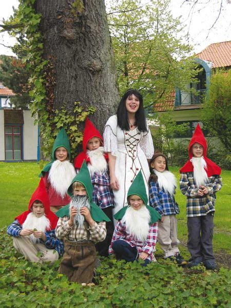 Die mutter liest den kindern ein märchen vor. Göbel Hotels mit eigenem BlogBridge-Wochenende voller ...