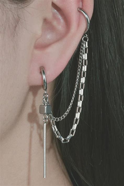 Double Piercing Chain Earring In 2021 Earings Piercings Chain Earrings Ear Jewelry