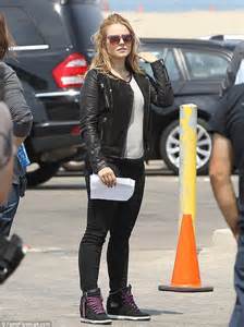 Kristen Bell Parades Her Post Pregnancy Curves In Tight Black Jeans As