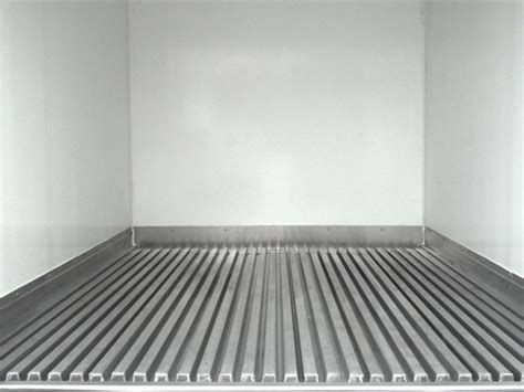 Zócalo cocina de aluminio de 10, 15 y 17 cm de altura en 2 largos diferentes. Piso de Aluminio Acanalado - Porte Carrocerías | Cajas ...