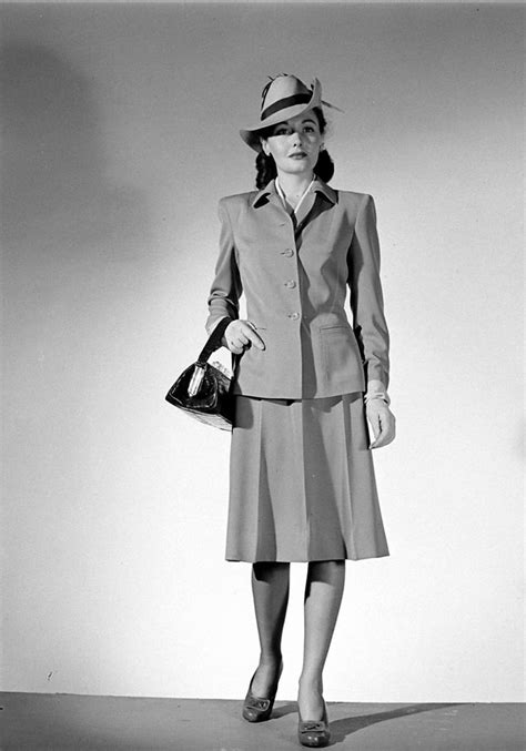 Women In 1940 1950s In Black And White Photos By Nina Leen