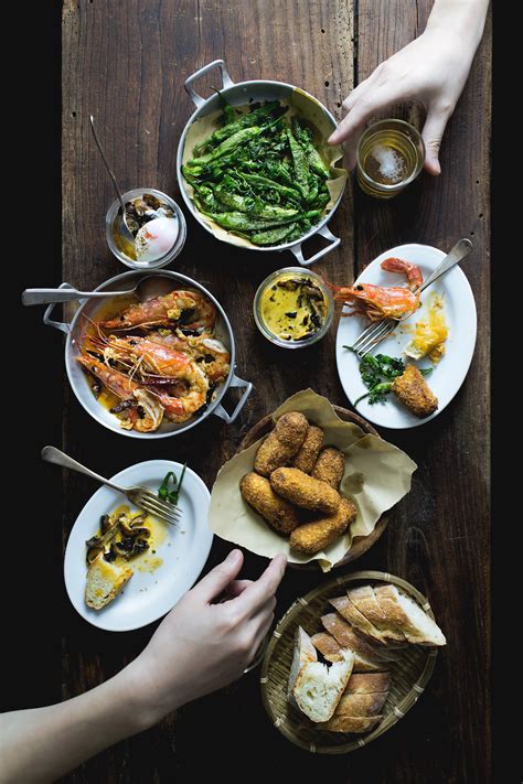 Press the tuna steaks into the sesame seeds to coat the sides. Lady and Pups | MADRID, plus how to throw a tapas party