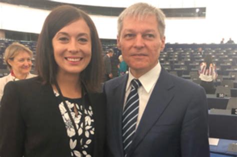 A momentum sajtóosztálya álhírnek nevezte az ügyet, cseh katalin pedig közösségi oldalán reagált a vele kapcsolatos hírekre, de érdemben nem . Büszkén pózol Cseh Katalin a magyarellenes román politikus ...