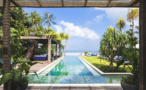 10 Stunning Beachfront Villas In Bali Tropical Beach Houses Beachfront Bali